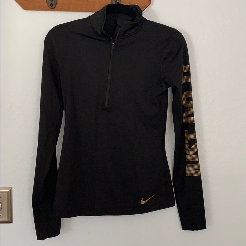 Women’s Nike workout top